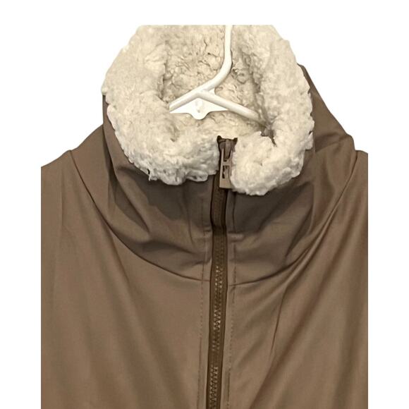 Boohoo Vest Womens Size 10 Tan Faux Leather Sherpa Lined Pockets Full Zip NWT - Picture 3 of 8